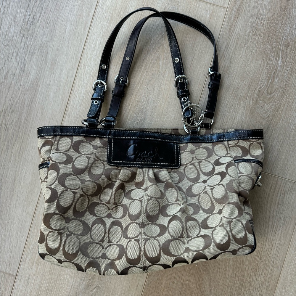 Coach Classic C pattern tote